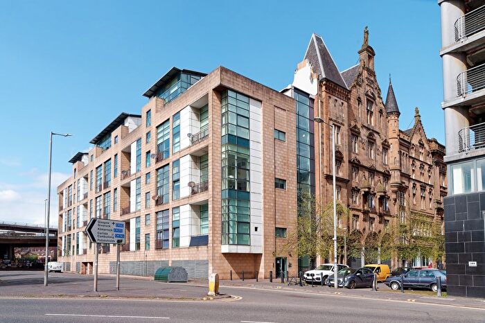 3 Bedroom Flat For Sale In / Carnoustie Street, Glasgow, G5