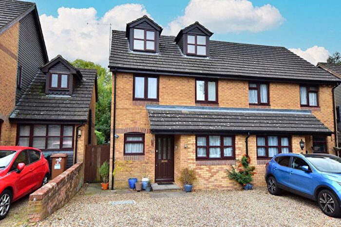 4 Bedroom Semi-detached House For Sale In Oak Tree Close, Abbots Langley, WD5