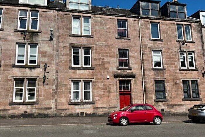 2 Bedroom Flat To Rent In South Street, Greenock, PA16