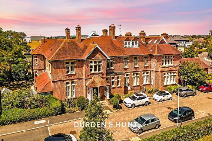 2 Bedroom Apartment For Sale In The Grange, Harold Wood, RM3