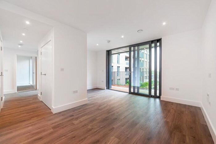 1 Bedroom Flat To Rent In Sandown House, High Street, TW18