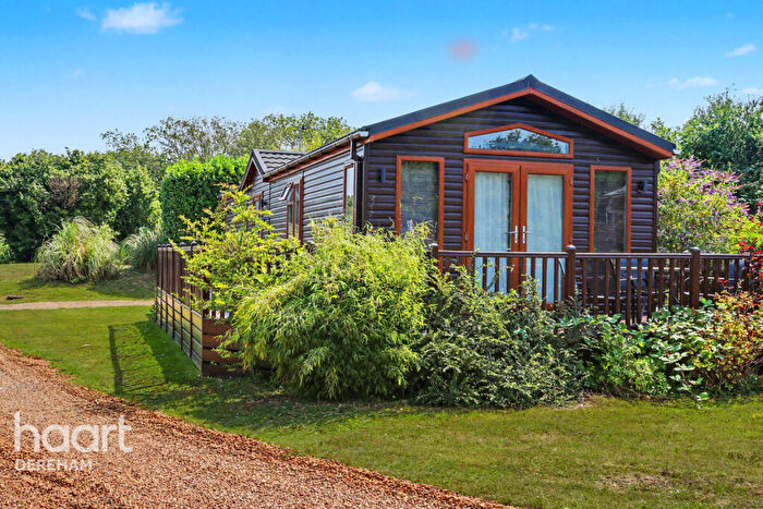 2 Bedroom Park Home For Sale In Yaxham Waters Holiday Park, Yaxham, NR19