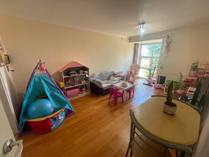 1 Bedroom Flat To Rent In Beales Close, Andover, SP10