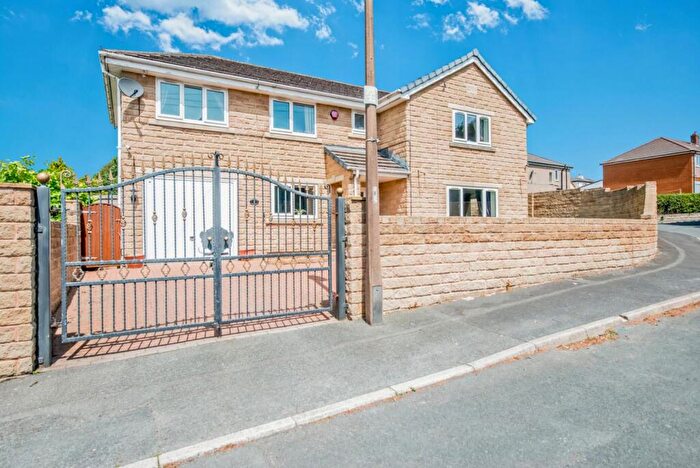 4 Bedroom Detached House For Sale In Woodlands Crescent, Gomersal, Cleckheaton, BD19