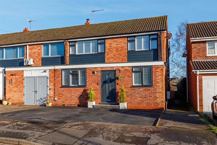 4 Bedroom End Of Terrace House For Sale In Slingates Road, Stratford-Upon-Avon, CV37
