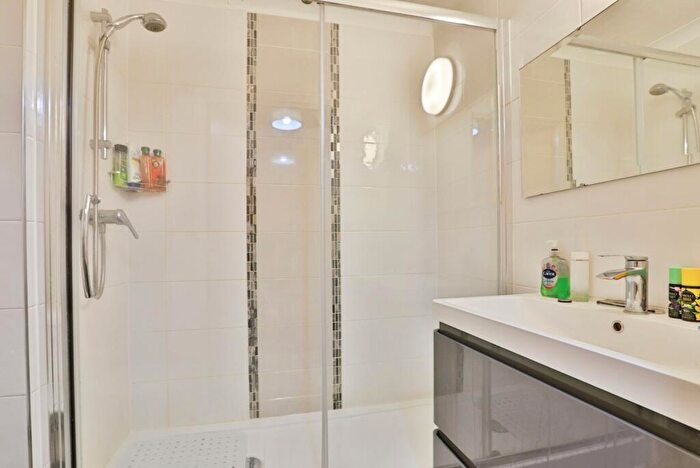 1 Bedroom Flat For Sale In Owls Road, Bournemouth, Dorset, BH5