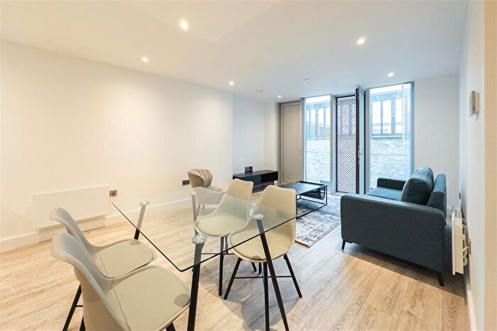 2 Bedroom Apartment To Rent In The Blade, M15