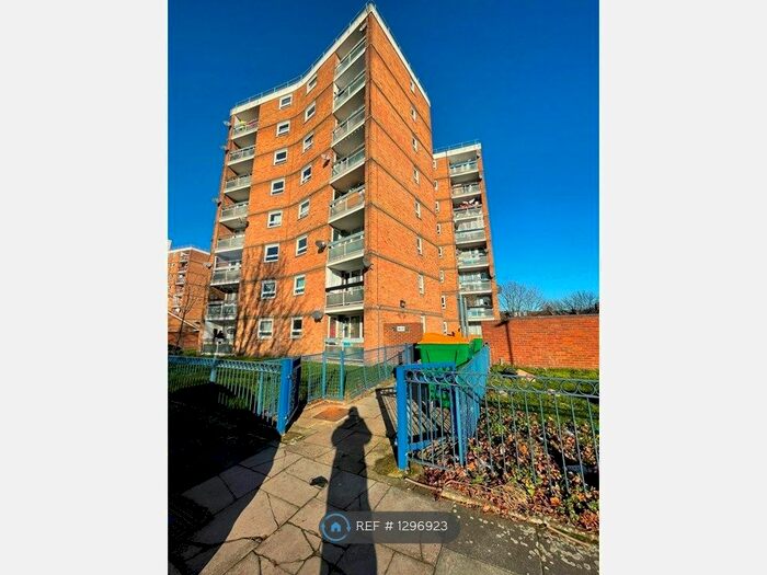 2 Bedroom Flat To Rent In Hathaway Crescent, London E12