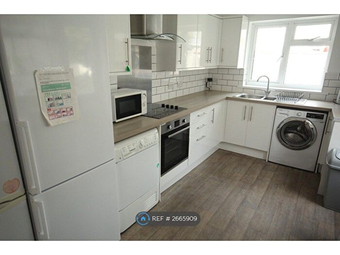 5 Bedroom Detached House To Rent In Beach Road, Southsea, PO5