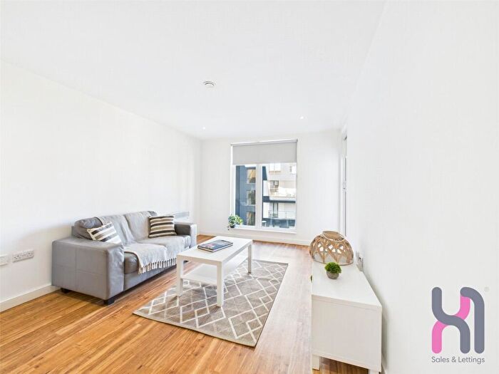 2 Bedroom Flat To Rent In The Exchange, Elmira Way, Salford Quays, Greater Manchester, M5