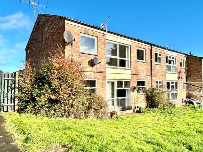 2 Bedroom Flat To Rent In Grierson Close, Calne, SN11