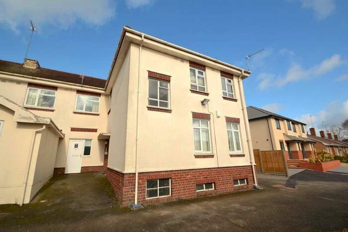 1 Bedroom Flat To Rent In Grosvenor Gardens, Kingsthorpe, Northampton, NN2