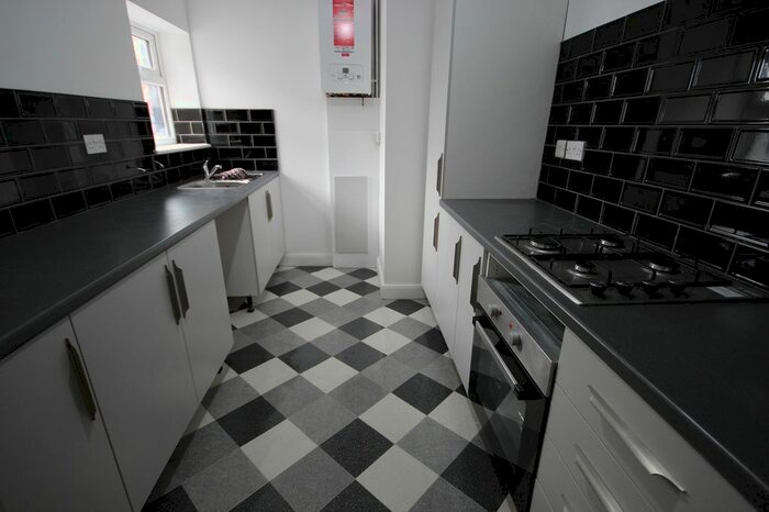 1 Bedroom Flat To Rent In Oldham Road, Rochdale, OL16