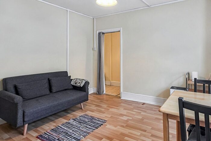 1 Bedroom Flat For Sale In Greenside Road, London, W12