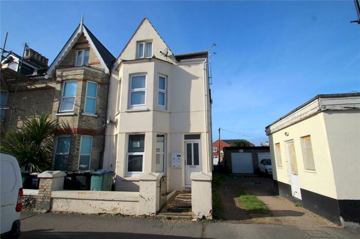 1 Bedroom Apartment To Rent In Bayford Road, Littlehampton, West Sussex, BN17