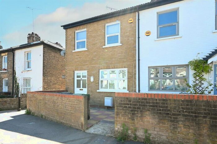 2 Bedroom House To Rent In Barclay Road, Walthamstow, E17