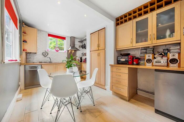 1 Bedroom Flat To Rent In Mayall Road, SE24