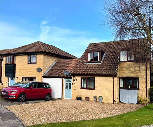 4 Bedroom Link Detached House For Sale In Partridge Way, Cirencester, Gloucestershire, GL7