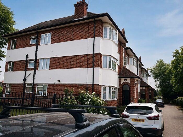 3 Bedroom Flat For Sale In Alexandra Avenue, Harrow, HA2