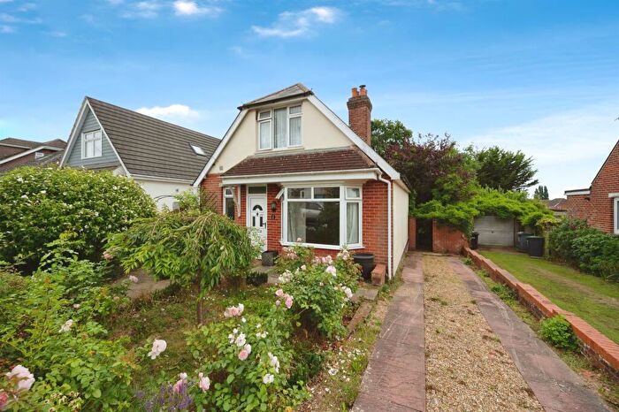 2 Bedroom Chalet For Sale In Rowlands Avenue, Waterlooville, PO7