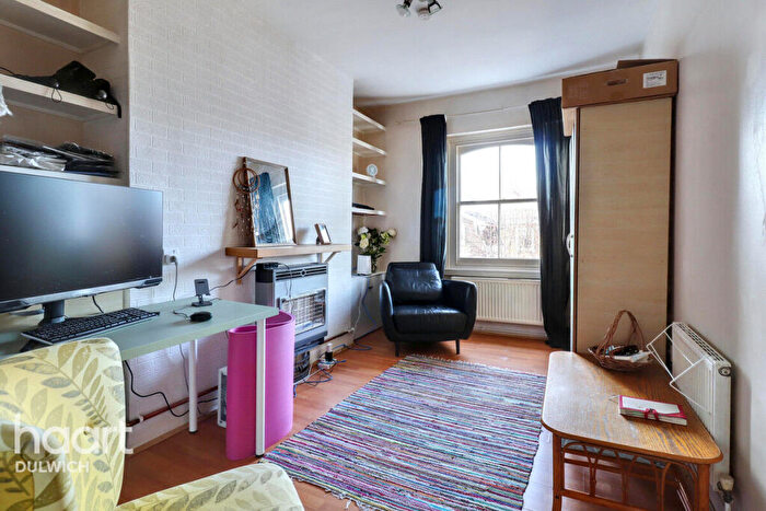 1 Bedroom Apartment For Sale In Trafalgar Avenue, London, SE15