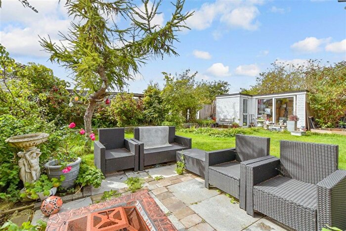 4 Bedroom Detached House For Sale In Dunstall Close, St Marys Bay, Romney Marsh, Kent, TN29