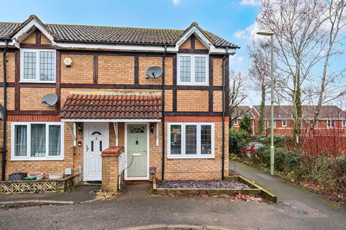 2 Bedroom End Of Terrace House For Sale In Whitestones, Basingstoke, RG22