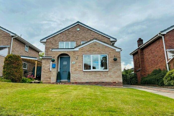 3 Bedroom Property To Rent In Stopford Garth, Wakefield, WF2