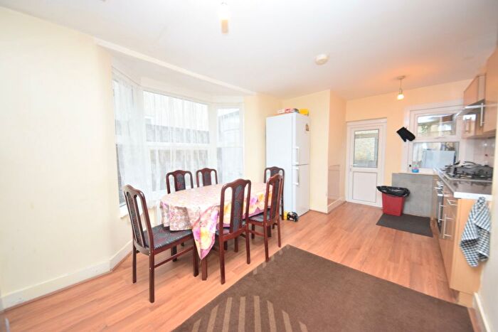 3 Bedroom Terraced House To Rent In Shrewsbury Road, Forest Gate, E7