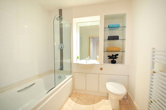 2 Bedroom Flat To Rent In Whitworth Street, Manchester, M1