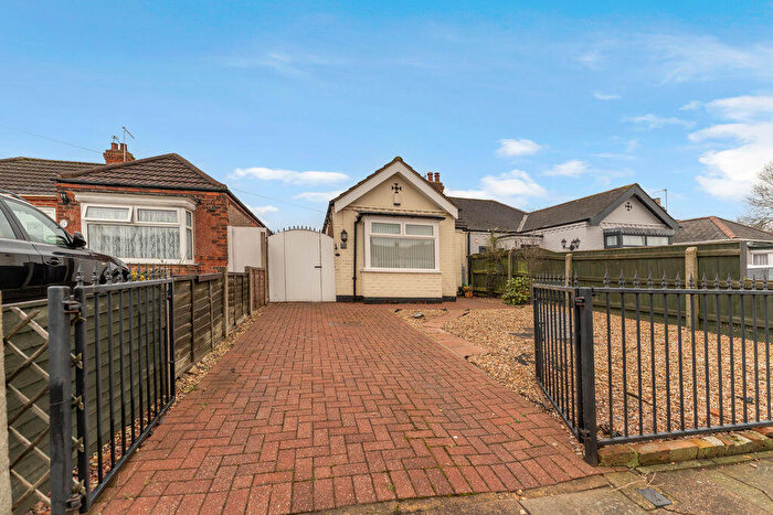 2 Bedroom Semi-Detached Bungalow For Sale In Revesby Avenue, Grimsby, DN34