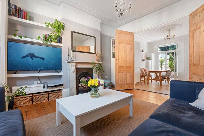 1 Bedroom Flat For Sale In Lancaster Road, N4