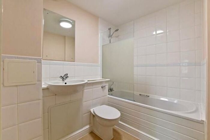 1 Bedroom Flat To Rent In Cline Road, London, N11