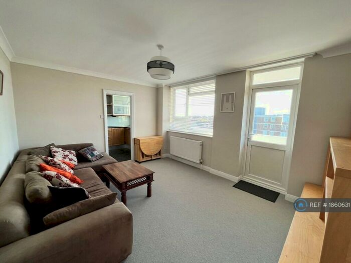 3 Bedroom Flat To Rent In Hereford Court, Hove, BN3