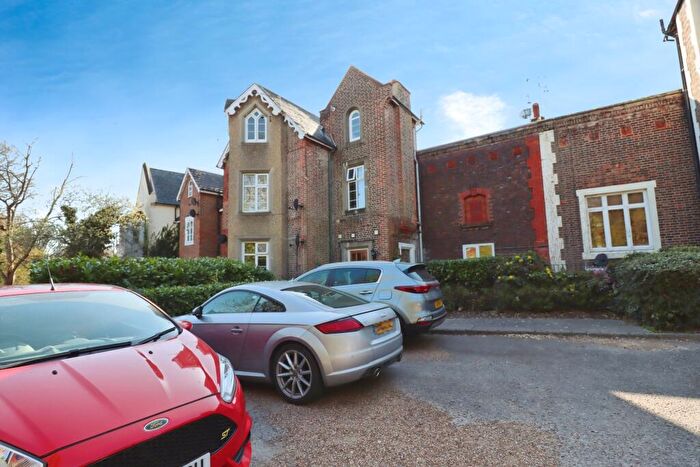 1 Bedroom Flat For Sale In Upton Park, Slough, SL1