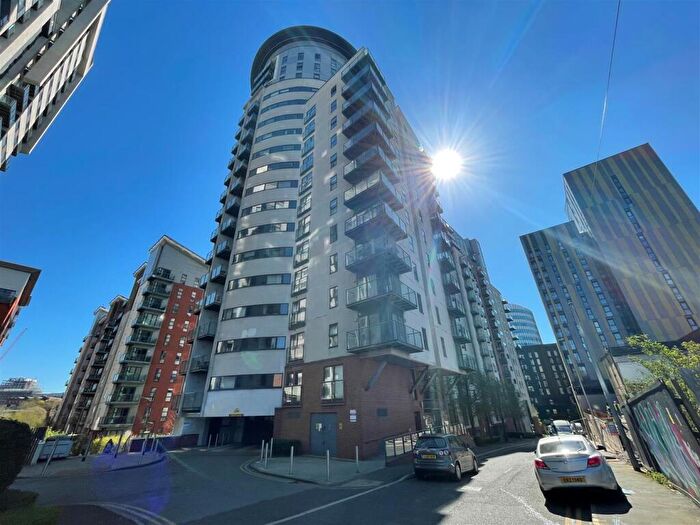 2 Bedroom Apartment To Rent In Jefferson Place, Fernie Street, Green Quarter, M4
