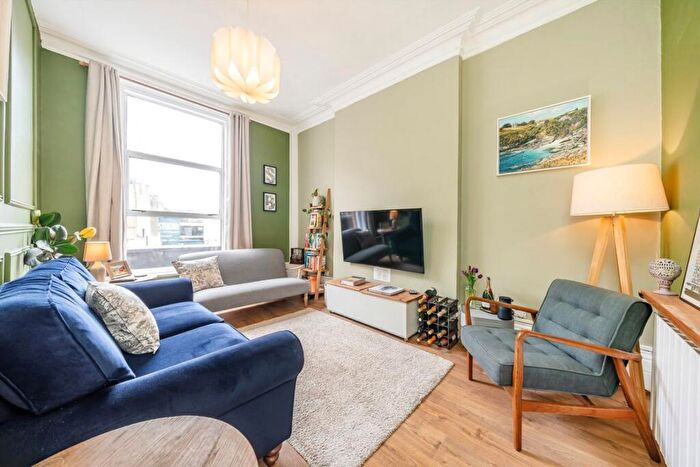 2 Bedroom Flat For Sale In Balham High Road, Balham, SW12