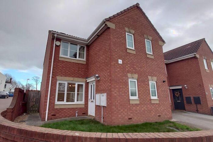 3 Bedroom Semi-Detached House To Rent In Telford Close, Castleford, WF10