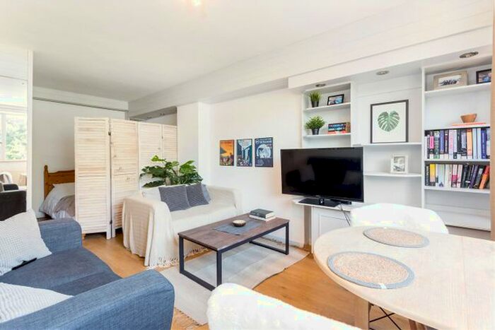 Studio To Rent In Caroline Court, St. Lukes Road, London, W11