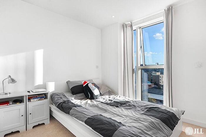2 Bedroom Apartment To Rent In Woodberry Grove London, N4