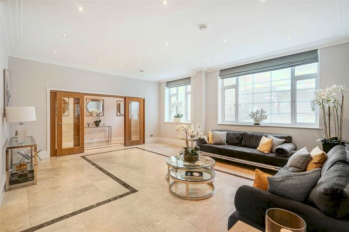 3 Bedroom Property To Rent In Market Mews, Mayfair, W1J