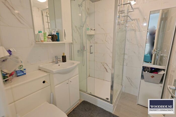 1 Bedroom Flat For Sale In Parkside, Waltham Cross, EN8