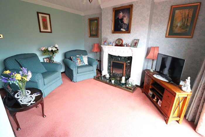 3 Bedroom Semi-Detached House For Sale In Wren Close, Leigh-on-Sea, SS9