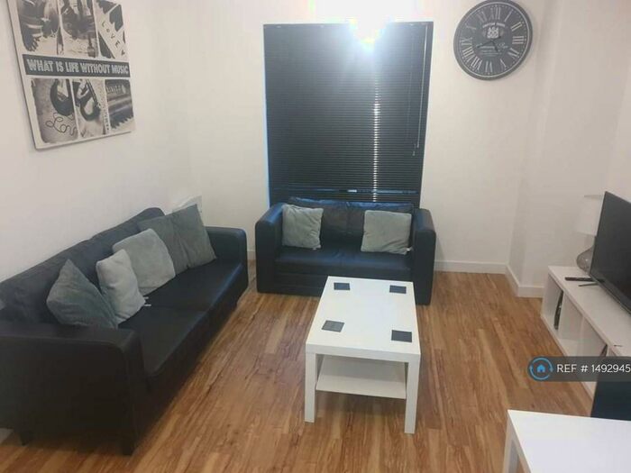 2 Bedroom Flat To Rent In The Gallery, Liverpool, L8