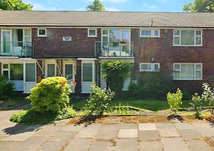 2 Bedroom Flat To Rent In Holmwood Court, Manchester, M20