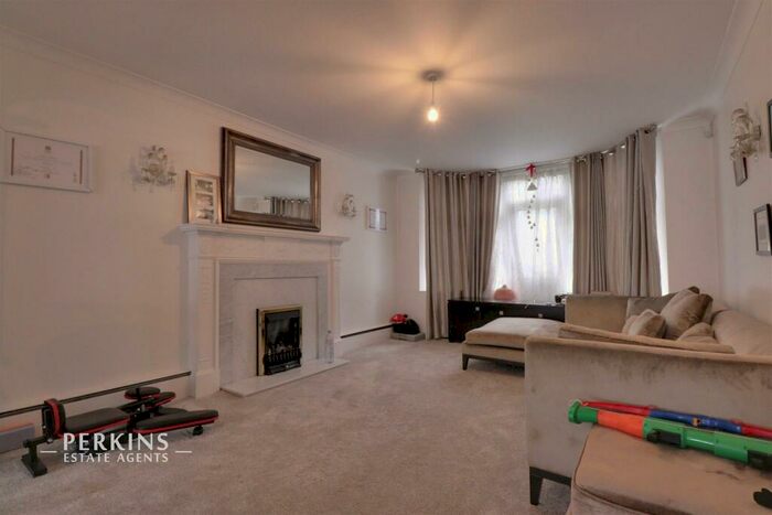 3 Bedroom Detached House To Rent In Wembley, HA9