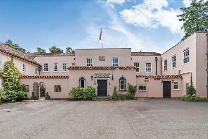 3 Bedroom Flat For Sale In London Road, Sunningdale, Ascot, SL5