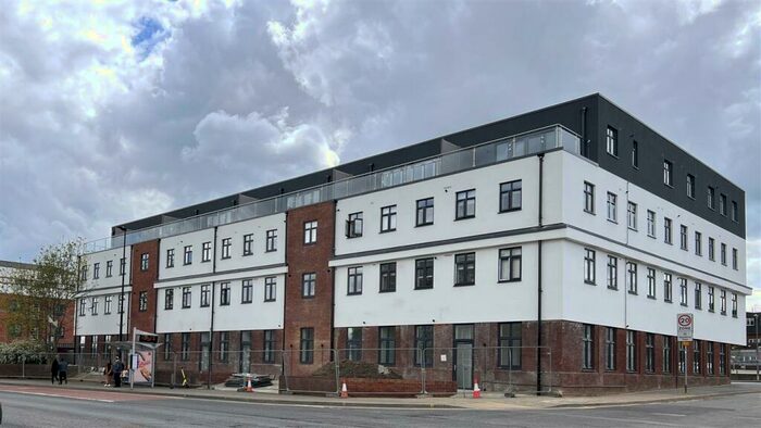 2 Bedroom Flat To Rent In Sloane House, New Street, Aylesbury, HP20