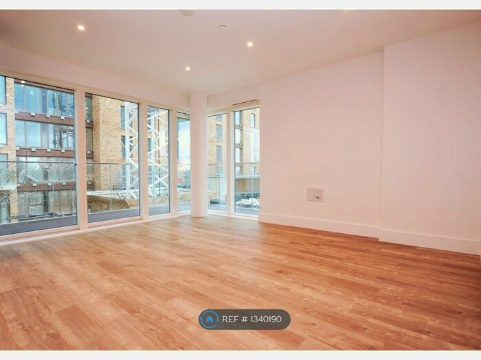 2 Bedroom Flat To Rent In Peglar Square, London, SE3
