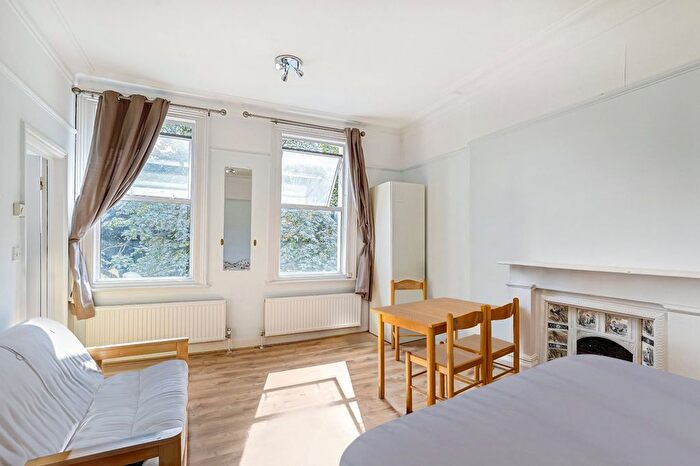 Studio To Rent In Warwick Road, Earls Court, SW5